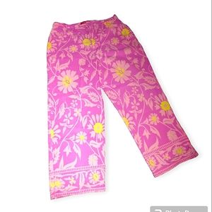 Pretty and pink Capri pants with floral print great for spring and summer!
